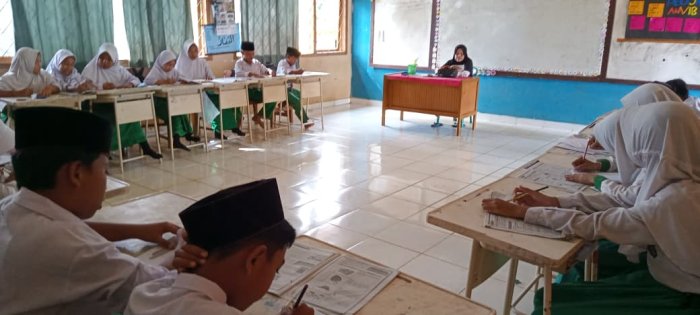 Siswa Kelas Tinggi MIN 1 Tebo Antusias Ikuti Pembelajaran di Madrasah