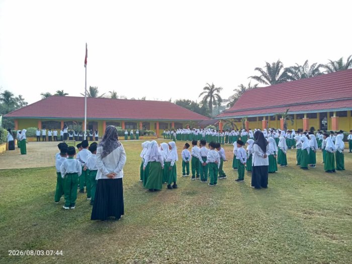 Keluarga Besar MIN 1 Tebo Laksanakan Kegiatan Upacara Kedisiplinan Rutin Setiap Hari Senin Keluarga Besar MIN 1 Tebo Laksanakan Kegiatan Upacara Kedisiplinan Rutin Setiap Hari Senin