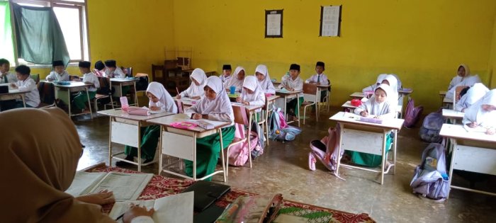 Siswa Kelas Rendah MIN 1 Tebo Antusias Ikuti Proses Pembelajaran di Kelas