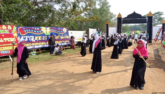 Drumband MIN 1 Tebo Sukses Iringi Peserta  MTQ Dari Kecamatan Rimbo Bujang