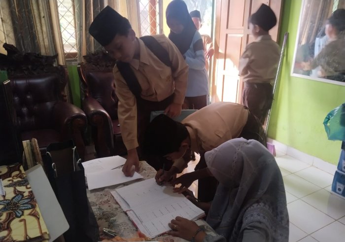 MIN 1 Tebo Rampungkan Pembagian SKL Siswa Kelas VI Tahun 2026 MIN 1 Tebo Rampungkan Pembagian SKL Siswa Kelas VI Tahun 2026