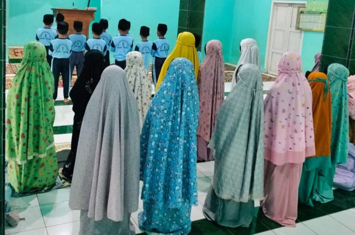 Siswa Kelas III MIN 1 Tebo Antusias Melaksanakan Pembiasaan Sholat Dhuha Dengan Baik Siswa Kelas III MIN 1 Tebo Antusias Melaksanakan Pembiasaan Sholat Dhuha Dengan Baik