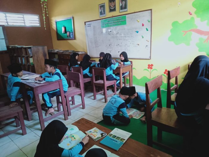 Siswa MIN 1 Tebo Jadikan Pustaka Madrasah Sebagai Tempat Favorit Kembangkan Literasi Mambaca