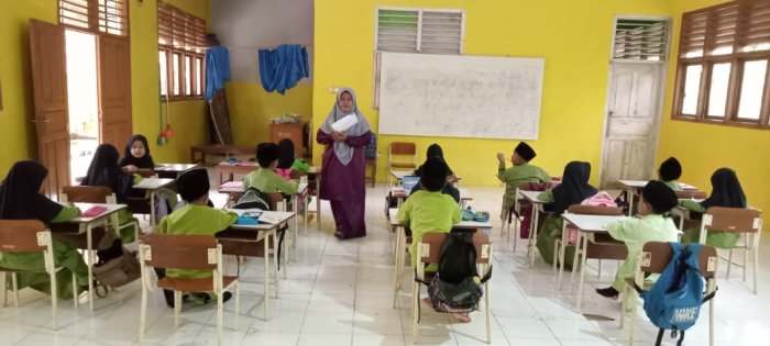 Siswa Kelas Rendah MIN 1 Tebo Ikuti Pelaksanaan Sumatif Akhir Semester Dengan Baik