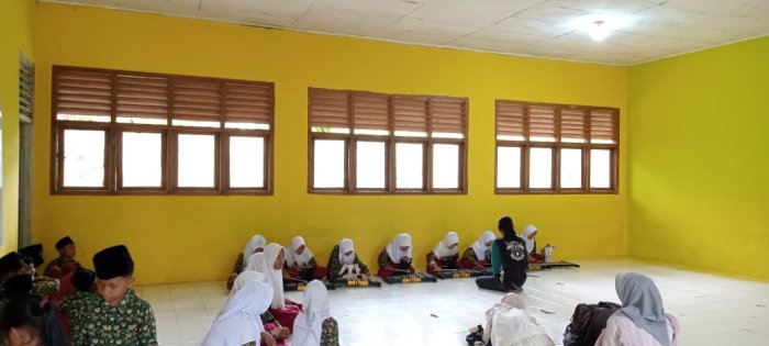 Siswa MIN 1 Tebo Semangat Ikuti Pelaksanaan Seleksi Drumband Bersama Pelatih di Aula Madrasah Siswa MIN 1 Tebo Semangat Ikuti Pelaksanaan Seleksi Drumband Bersama Pelatih di Aula Madrasah