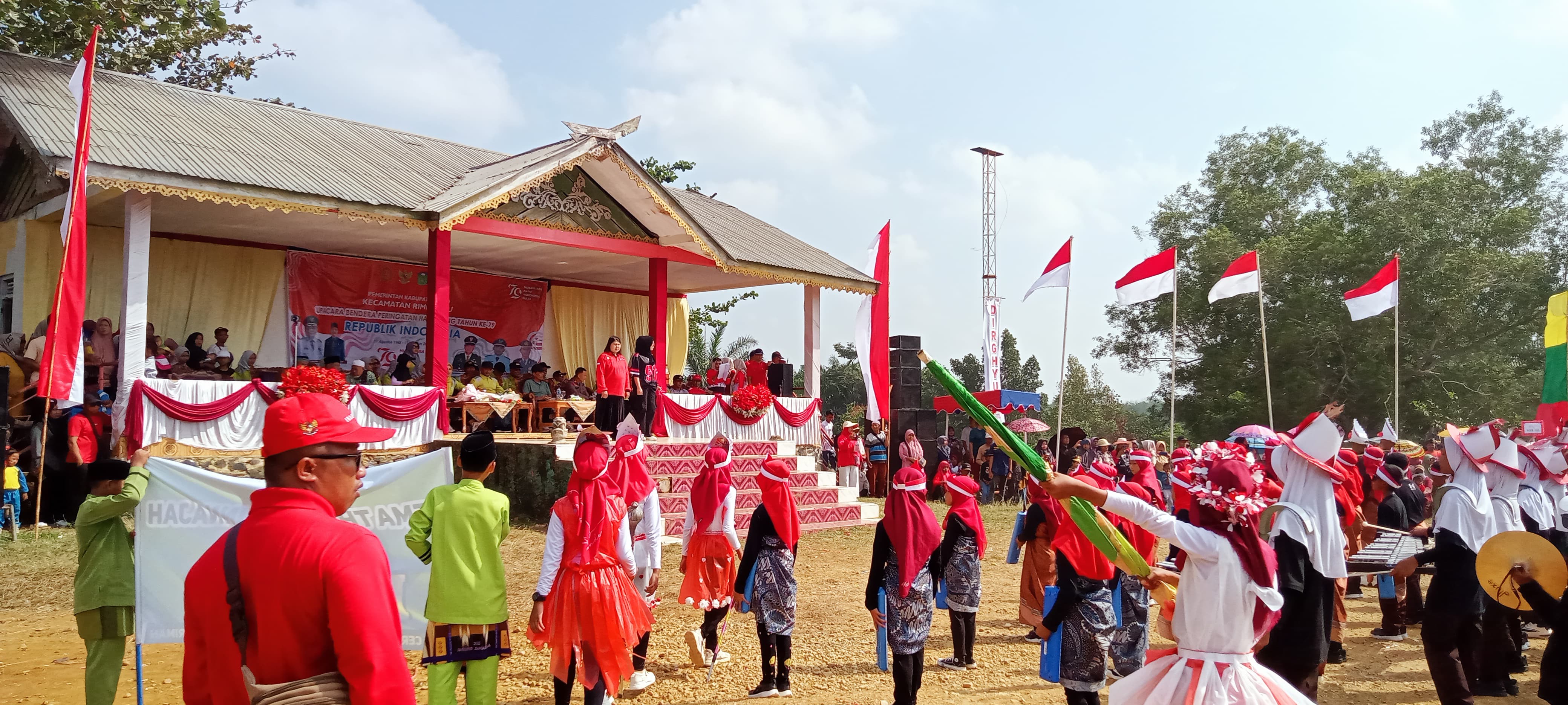 Semangat Membara,,MIN 1 Tebo Ikut Memeriahkan Karnaval di Kecamatan Rimbo Ulu