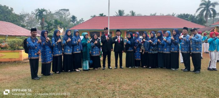 Keluarga Besar MIN 1 Tebo Ikuti Pelaksanaan Upacara Hari Ulang Tahun Kemerdekaan Republik Indonesia Ke-81 Tahun 2026 Keluarga Besar MIN 1 Tebo Ikuti Pelaksanaan Upacara Hari Ulang Tahun Kemerdekaan Republik Indonesia Ke-81 Tahun 2026