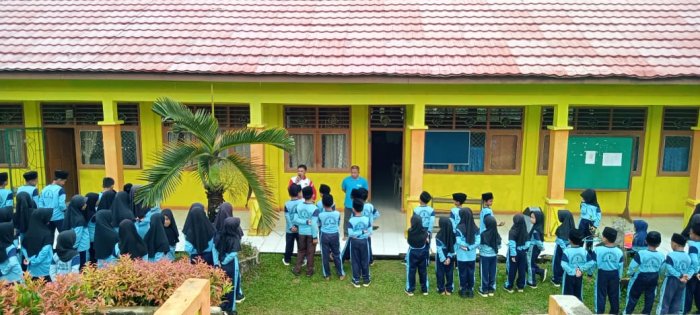 Wakil Kepala Koordinator Bidang Kurikulum MIN 1 Tebo Beri Arahan Untuk Siswa Terkait Kegiatan Di Madrasah Wakil Kepala Koordinator Bidang Kurikulum MIN 1 Tebo Beri Arahan Untuk Siswa Terkait Kegiatan Di Madrasah