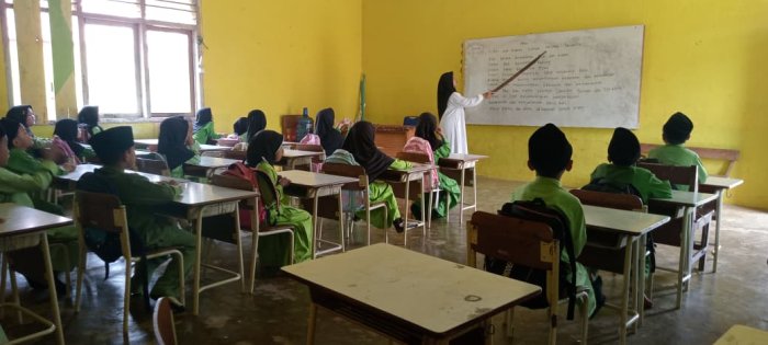 Siswa Kelas Rendah MIN 1 Tebo Antusias Menuntut Ilmu Bersama Dewan Guru