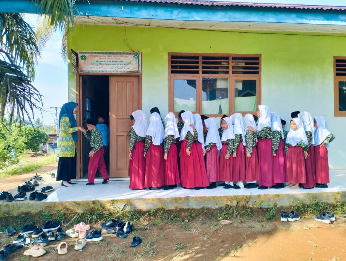 Siswa MIN 1 Tebo Manfaatkan Perpustakaan untuk Kembangkan Literasi Siswa MIN 1 Tebo Manfaatkan Perpustakaan untuk Kembangkan Literasi