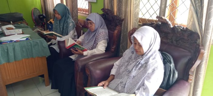 Dewan Guru MIN 1 Tebo Laksanakan Tadarus Al-Quran Sebelum Masa Libur Berlangsung Dewan Guru MIN 1 Tebo Laksanakan Tadarus Al-Quran Sebelum Masa Libur Berlangsung