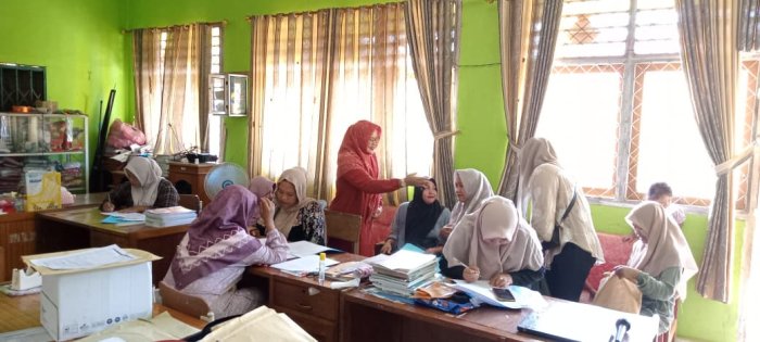 Antusiasme Wali Murid Warnai Pendaftaran Murid Baru di MIN 1 Tebo