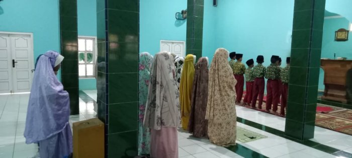 Siswa Kelas V  MIN 1 Tebo Rutin Laksanakan Pembiasaan Sholat Dhuha Setiap Rabu