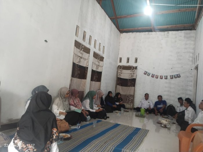 Keluarga Besar MIN 1 Tebo Perkuat Kekeluargaan Jenguk Staf TU Dengan Kebersamaan