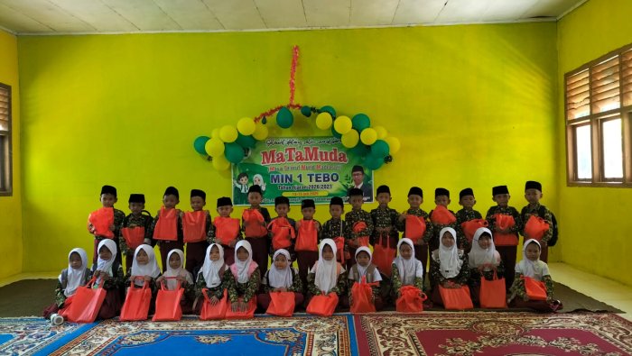 MIN 1 Tebo Berikan Reward Kepada Seluruh Murid Baru, Usai Pelaksanaan MATAMUDA Berlangsung MIN 1 Tebo Berikan Reward Kepada Seluruh Murid Baru, Usai Pelaksanaan MATAMUDA Berlangsung