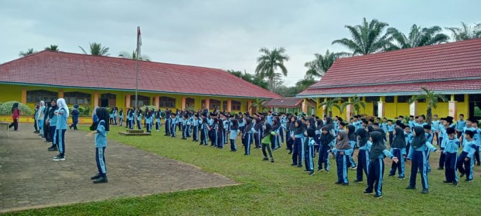 Keluarga Besar MIN 1 Tebo Laksanakan Rutinitas Senam Sehat Ciptakan Tubuh Yang Kuat Keluarga Besar MIN 1 Tebo Laksanakan Rutinitas Senam Sehat Ciptakan Tubuh Yang Kuat