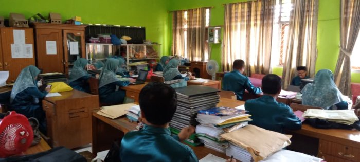 Kepala MIN 1 Tebo Bersama Seluruh Dewan Guru  Adakan Sosilisasi Kokurikuler di Madrasah
