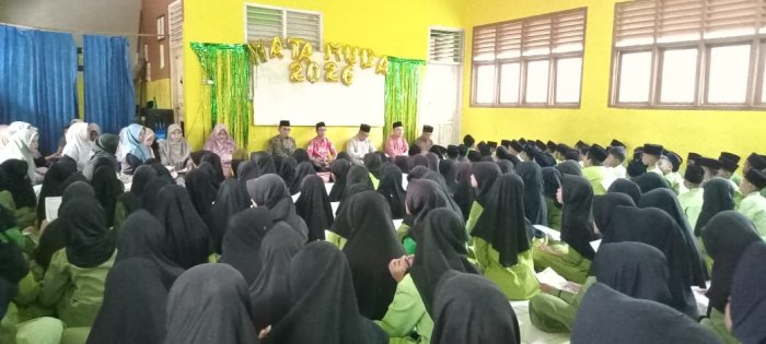 Keluarga Besar MIN 1 Tebo Gelar Pembiasaan Istighosah Pada Awal Semester Ganjil di Aula Madrasah Keluarga Besar MIN 1 Tebo Gelar Pembiasaan Istighosah Pada Awal Semester Ganjil di Aula Madrasah