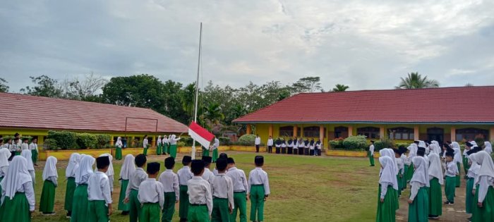 Keluarga Besar MIN 1 Tebo Ikuti Pelaksanaan Upacara Bendera Sebangai Bentuk Cinta Tanah Air di Lingkungan Madrasah Keluarga Besar MIN 1 Tebo Ikuti Pelaksanaan Upacara Bendera Sebangai Bentuk Cinta Tanah Air di Lingkungan Madrasah