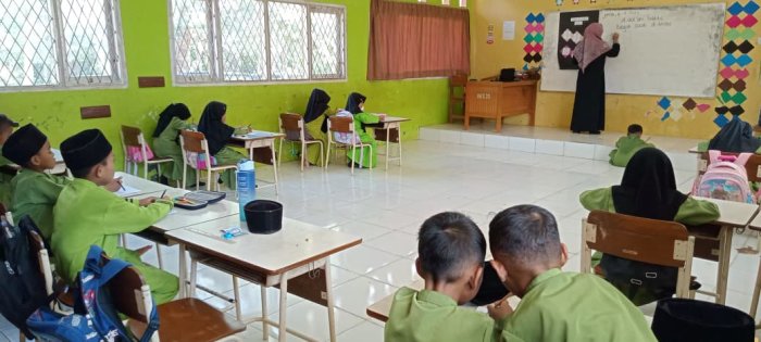 Siswa Kelas Rendah MIN 1 Tebo Antusias Tuntut Ilmu Bersama Dewan Guru Siswa Kelas Rendah MIN 1 Tebo Antusias Tuntut Ilmu Bersama Dewan Guru