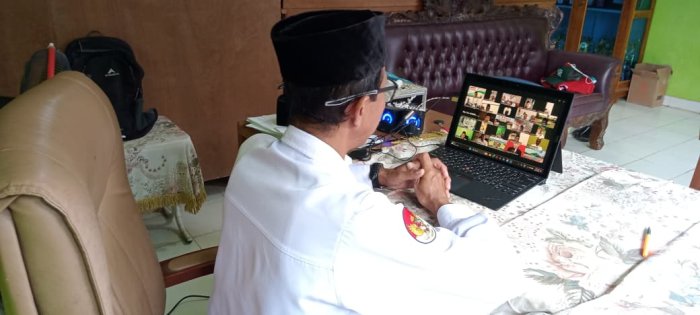 Kepala MIN 1 Tebo Ikuti Sosialisasi Program Makan Bergizi Gratis Melalui Zoom Meeting