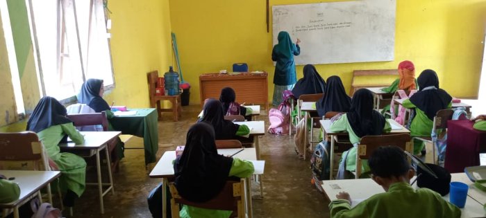 Siswa Kelas Rendah MIN 1 Tebo Laksanakan Tugas Utama Sebagai Pelajar