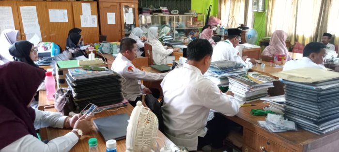 Dewan Guru dan Staf MIN 1 Tebo Ikuti Pelaksanaan Brifing Bahas Kegiatan di Lingkungan Madrasah